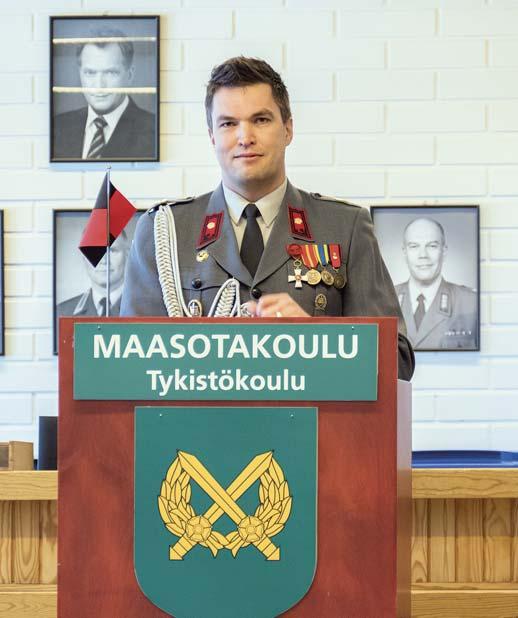 Olen palvellut Niinisalossa valmistumisestani, vuodesta 2000 saakka vuoden 2014 loppuun. Tehtäviini mahtuu ykköspatteria, AUK:a, nelospatteria, raketinheitinpatteria ja tykistökoulua.