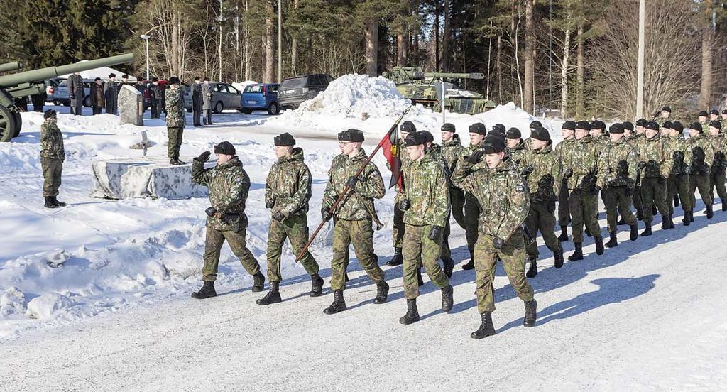 Jääkäritykistörykmentin perinnehuone sai uuden komentajareliefi n SIRKKA OJALA Jääkäritykistörykmentti juhli 102. perinnepäiväänsä Panssariprikaatissa 16.