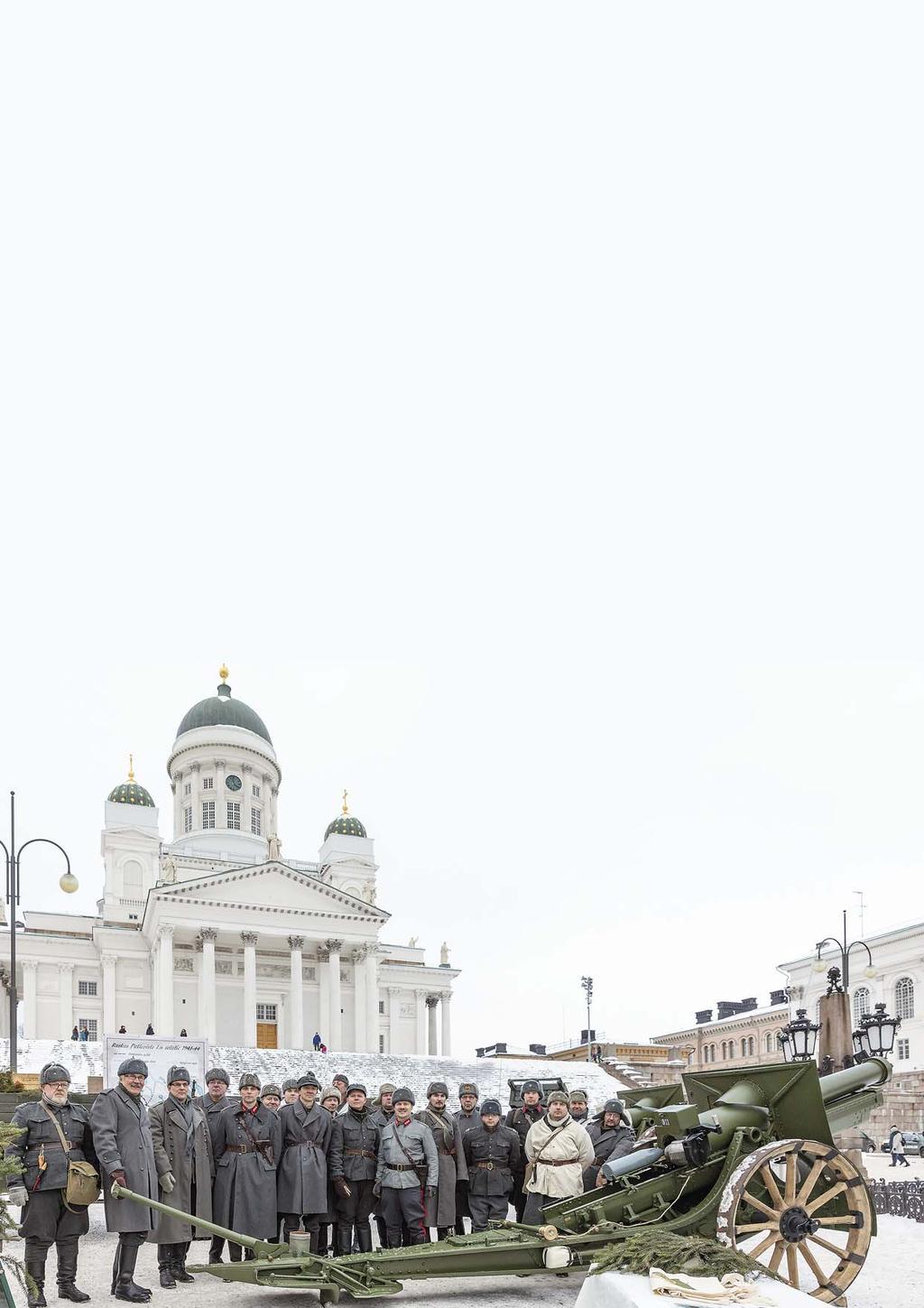 Itsenäisen Suomen kenttätykistö ja Tykistökoulu juhlivat Helsingissä SIRKKA OJALA Talvisena pakkaspäivänä 9.