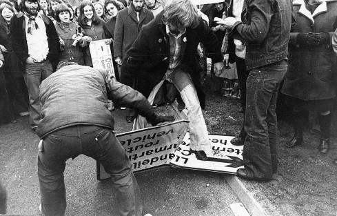 Banaaali nationalismi esimerkki: Walesilainen poliittinen antinationalismi maisemassa (Jones & Merriman 2009) Cymdeithas yr Iaith Gymraeg (Welsh Language Society) perustettiin 1962.