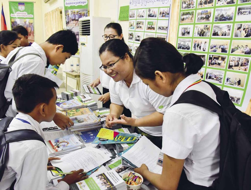 TYÖ ALUEITTAIN AASIA KUMPPANIT: 19 HENKILÖSTÖ: 27 NEPAL Katmandu MYANMAR Yangon KAMBODŽA Phnom Penh 9 127 oppilasta saa koulussa opinto-ohjausta Kambodžassa.