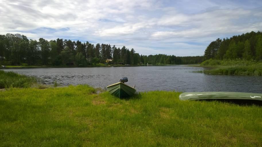 Kuva 4 Näkymä pihapiiristä saunalle Saaninjoen rantaan. 3.1.