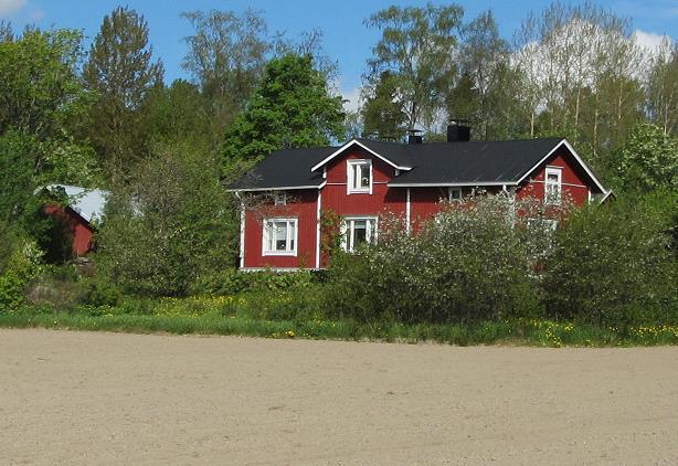 seudullisesti arvokas alue. Samalla alueella sijaitsee Tuovilan kivisilta (rky 105). Tuovilan kivisilta on rakennettu vuonna 1781, ja se johtaa Laihianjoen yli.