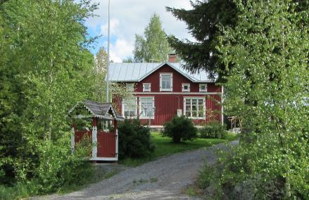 Mustasaaren kunnan rakennusinventoinnin 1995 1996 mukaan alueella on kaksi inventointiin sisältyvää kohdetta: Vuonna 1908 rakennettu Tjellsto Antas ja vuonna 1915