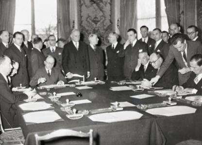 Euroopan hiili- ja teräsyhteisö niinpä kuusi Euroopan maata (Alankomaat, Belgia, Italia, Luxemburg, Ranska ja Saksa) päättivät yhdistää hiili- ja