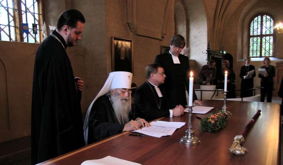 Kommunikean ja teesien allekirjoitus