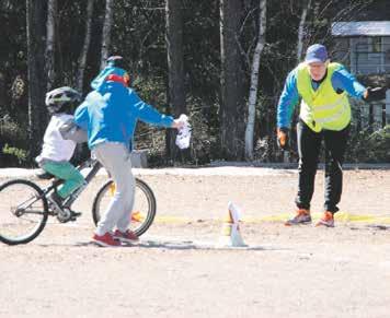 Liikunta ja urheilu 16.6. klo 12.00 Iron Kids Raksilan triathlon Raksilan uimahalli, Pikkukankaantie 3 Ilmoittautuminen klo 10.30 alkaen uimahallin aulassa. Tapahtuma on kaikille avoin ja ilmainen.