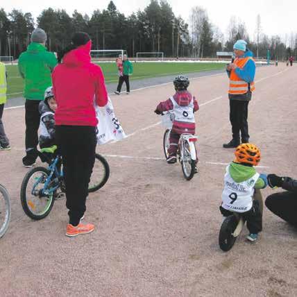 00 Laatikkopyöräjamit Ainolan puisto, leikkipuiston aukio Pyöräile pillimehulle Ainolanpuistoon ja hyppää laatikkopyörän kyytiin!