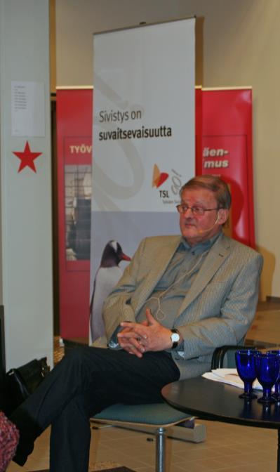 Työväenkirjaston ystävät - Arbetarbibliotekets vänner ry Toimintakertomus 2015 Yhdistys kokoaa yhteen työväenliikkeen aatteellisista, sivistyksellisistä ja järjestöllisistä perinteistä, historiasta