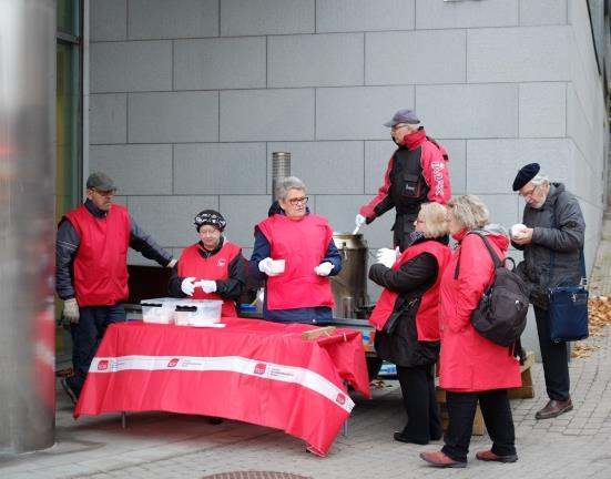 Myös kokoustilojen ulkopuolella ollutta 350 annoksen soppatykkiä kehuttiin hyvänä oivalluksena.