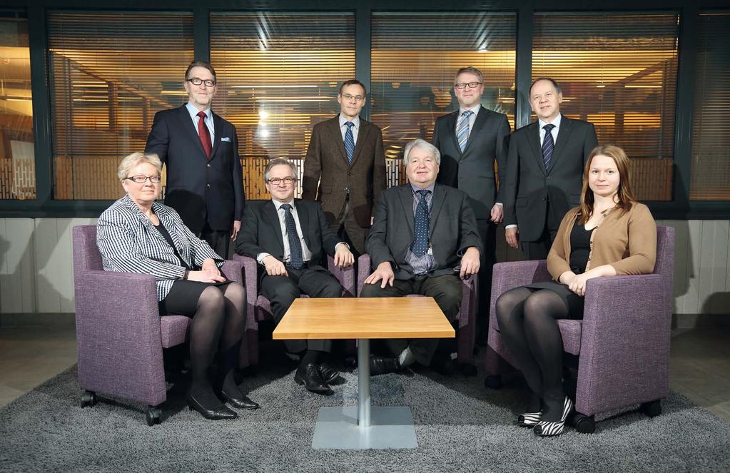 Operatiivinen ryhmä vasemmalta oikealle: Anja Smeekes, Reijo Sundell, Juhani Vira, Timo Seppälä, Vesa Ruuska, Erkki Palonen, Timo Äikäs, Elisa Vahteristo.