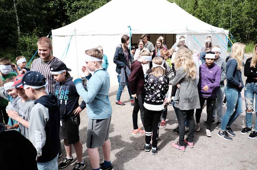 suomenkielinen OPISKELIJA- JA KOULULAISTYÖ Kesäkuussa järjestetyn koululaistyön kesäleirin porukkaa ennen leirivaellusta.