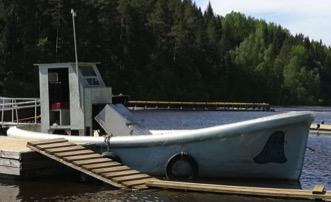 Hän kertoi, että lähtisimme seuraavana päivänä risteilemään Laatokalle, jossa tutustuisimme kalanviljelyaltaisiin ja juhlaan osallistuviin pietarilaisvieraisiin. Lauantai 26.5.
