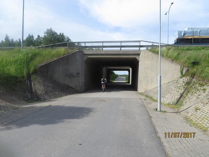 Jlnkulku- j yöräieyheys lueel on Peräviniol Limingnien li Poriväylän vr ikin j edelen moooriien j Mesoknnien li kkurin uol.