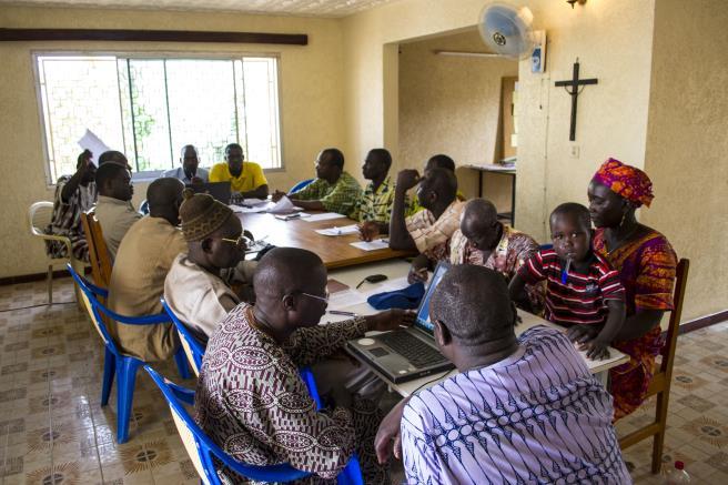 Dakarin metodistikirkon naispastori, Marie Angnes Ndour, piti monipuolisen raamattutyöskentelyn laittaen naiset pohtimaan ryhmissä uskon merkitystä perheessä ja ympäröivässä yhteisössä.