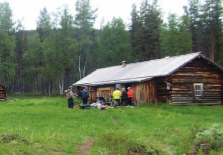 RITAKOSKEN TALKOISSA TUOKSUI TERVA Kesäkuun puolivälin tienoilla järjestettiin perinteiseen tapaan Kultamuseon ja Metsähallituksen yhteistyönä talkooretki kultahistorialliselle kohteelle.