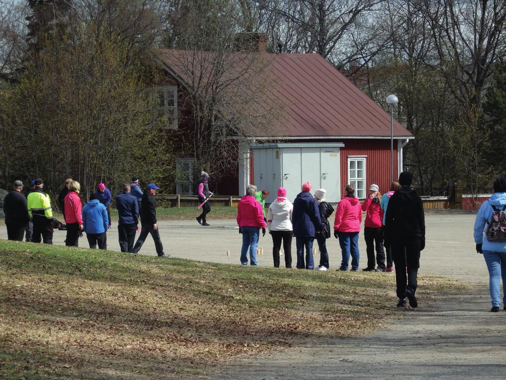 13 3.4 Sairaus- ja tapaturmatilastot Kunnallisissa henkilöstöraporteissa yleisin tapa il- Kaupungin koko henkilökunnan (vakituiset ja moittaa sairauspoissaolot on kalenteripäivinä (kpv).