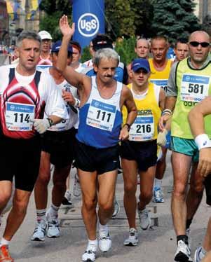 Absolvoval už niekoľko maratónov s najlepším výkonom tesne nad 3 hodiny. Štartuje v kategórii štafeta 4x1/4 maratón.
