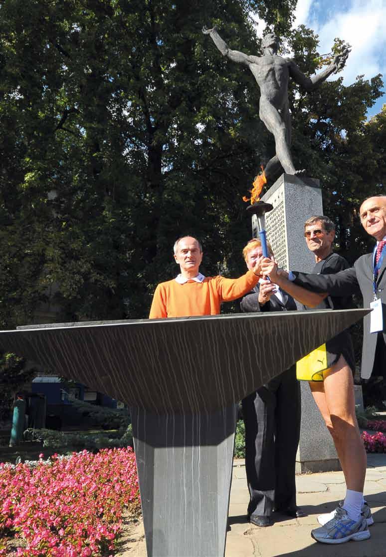 Posol víťazstva je v Košiciach obdivovaný už 50 rokov Keď sa Arpád Račko po štúdiu na Akadémii výtvarných umení v Prahe rozhodol vrátiť späť do Košíc, čakala tu na neho šanca s príchuťou obrovskej