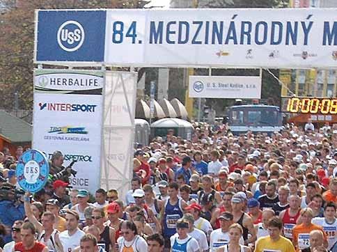 Hudobnom maratóne >10 000 divákov na trati 18 000 fliaš vody na