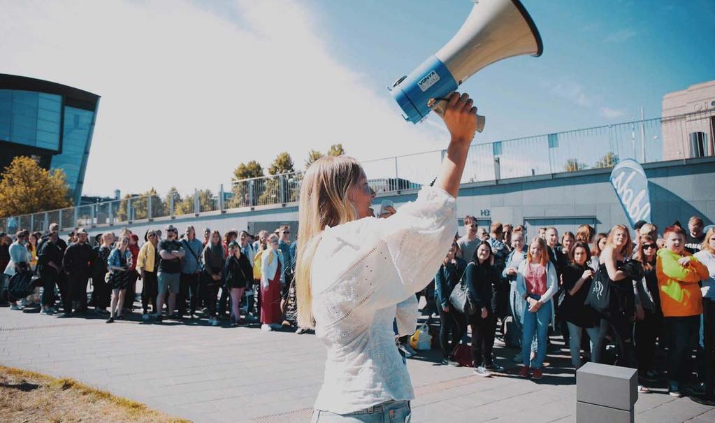 Sanoma sijoituskohteena: Vakaalta pohjalta kohti kasvua valituilla alueilla Yritysmyyntien seurauksena tasapainoisempi ja fokusoidumpi liiketoimintaportfolio Keskitymme edelleen asiakkaisiimme,