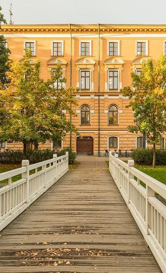 HENKILÖSTÖ Hallinto ja asiantuntijatehtävien kehittäminen projekti Henkilöstö Tavoitteena on osaava ja oikein mitoitettu henkilöstö ja viranhaltijajohto Oulun kaupungin hallinto- ja