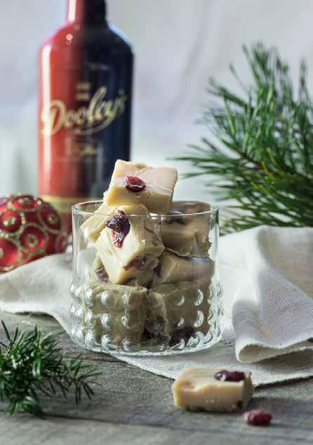DOOLEY S FUDGE Dooley s fudge on helppo valmistaa ja niin herkullista, että sitä ei välttämättä haluakaan viedä lahjaksi suunnitelmista huolimatta. Tässä reseptissä on joukkoon laitettu karpaloita.