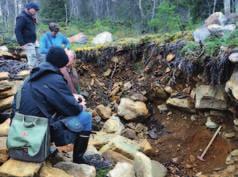 Tankavaarassa asuva geologi Kasper von Wuthenau johdatteli ryhmän tutustumaan