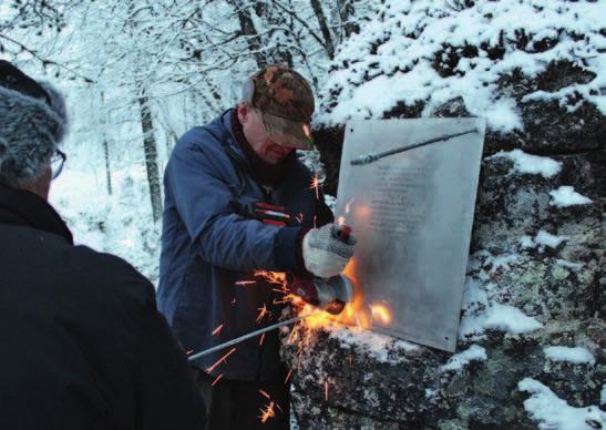 Paikan lähelle ei aiemmin ole pystytetty tai laitettu merkkiä löytöpaikasta. Tilanne korjattiin keskiviikkona 9. marraskuuta.