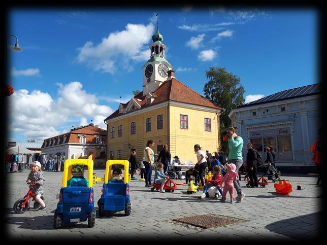 vuokraus Torikaupan ja joulun ajan toiminnan ylläpitäminen ja markkinointi Osallistuminen keskustan