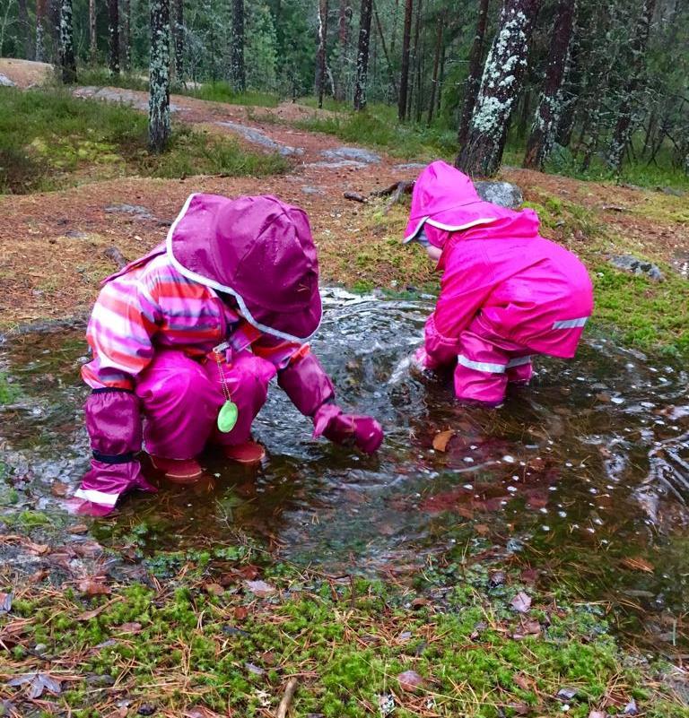 Onks pakko laittaa kurikset? Tänään vastasin kaikille "Onks pakko laittaa kurikset?" - kysymykseen, että joo, jos haluat lutata veden kanssa. Muutama vain halusi.