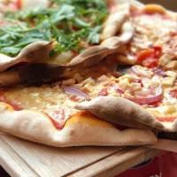 00) Muina aikoina puh. 010 5777 424 tai hovimestari@vierumaki.fi PIZZALAUTA! Ravintola Grill tarjoaa nyt maistuvan pizzalaudan. Laudalle on katettu 3 pizzaa.