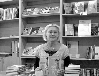 6. november 2013 3 Märjamaa Nädalaleht Oma loomingut tutvustas Elme Väljaste Laukna raamatukogus kohtus lugejatega Elme Väljaste.