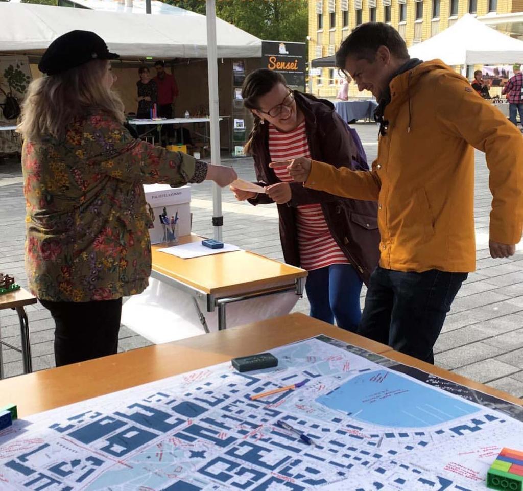 MAHDOLLISTAJA Kuunnellen, keskustellen,