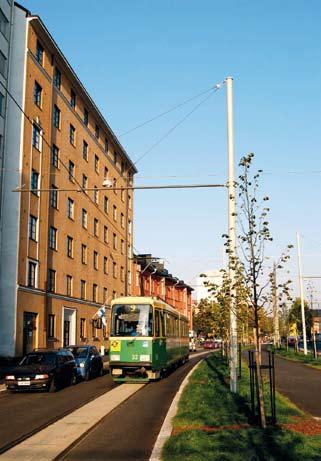 Ensimmäinen linjan 9 vaunu on juuri saapunut päätepysäkilleen Ratapihantielle, ja paikalle tapahtumaa juhlistamaan on varhaisena sunnuntaiaamuna kerääntynyt suuri joukko alueen asukkaita ja