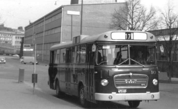 Vuoden 1964 -mallinen kolmen vyöhykkeen lippu. Lippu on ostettu linjan 17 autosta 30. elokuuta klo 13.30. Numero 455 on pihdin tunnus. Vuonna 1969 paluusuunnassa ajettiin myös Tarkk ampujankatua.