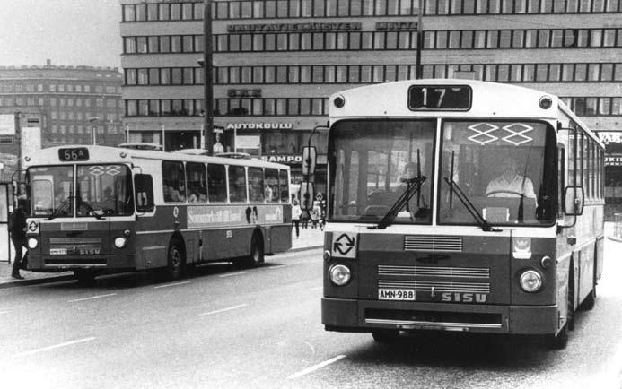 missa busseissa, kunnes 1990-luvun lopulta lähtien uusiin autoihin tuli sähköiset kilvet keulassa sijaitsevine määränpääteksteineen Kilpailutus ja liikennöitsijävaihdos Kun 17 siirrettiin kulkemaan