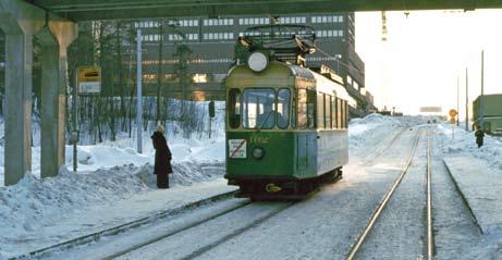 rävaunu oli kytketty pikkuruotsalaiseen nro 19. Mukana avajaiskulkueessa oli myös kunnostettu jenkkivaunu 165 sekä uusi kotimainen nivelvaunu.