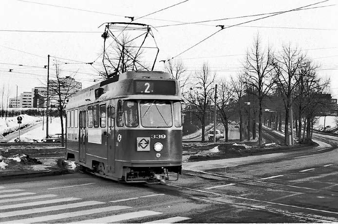 Rata kulki yli leveän Ratapihantien, jolloin paikalle muodostui kääntösilmukka. Jo alusta asti oli selvää, että rataa jatkettaisiin myöhemmin Länsi-Pasilaan ja edelleen Nordenskiöldinkadulle.