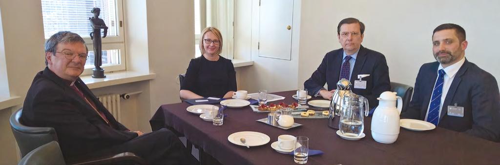 vioida tasa-arvovaltuutetun (TAV) ja yhdenvertaisuusvaltuutetun (YVV) toiminnan kehittämistä sekä vaihtoehtoja mahdolliseen yhdistämiseen liittyen.
