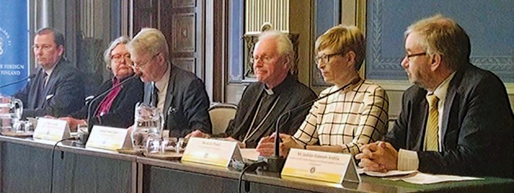 julkisissa palveluissa. Lausunnossa käsiteltiin kysymystä erityisesti uskontojen näkökulmasta. Lausunnon laati hallituksen jäsen Jan Edström, ja se toimitettiin OM:n sähköiseen lausuntopalveluun 10.6.
