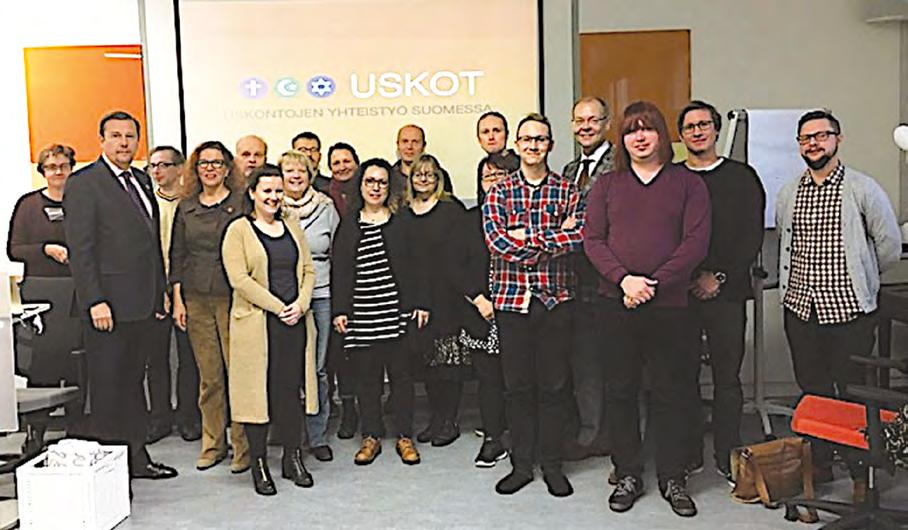 Keskustelussa esiteltiin USKOT-foorumia, korostettiin oman uskonnon ja oman kulttuurin merkitystä sekä puhuttiin vähemmistöjen tilanteesta ja nuorten uskontodialogikoulutuksesta.