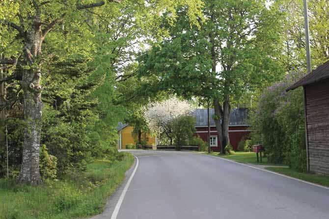Yttilä Pyhän Henrikin tien varrella sijaitseva Yttilän kylä lienee myöhäiskeskiaikaista perua.