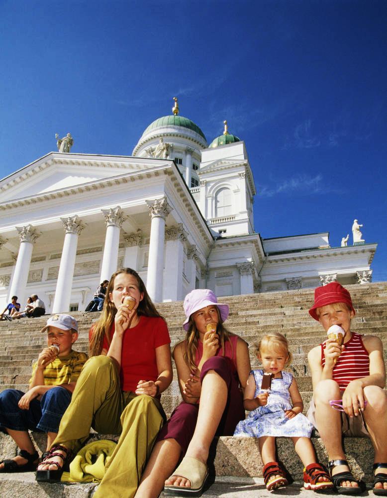 Sosiaalisesti vastuulliset hankinnat Sosiaalisesti vastuullisilla hankinnoilla tarkoitetaan sitä että hankintayksikkö huomioi hankinnan vaikutukset yhteiskunnallisesta näkökulmasta