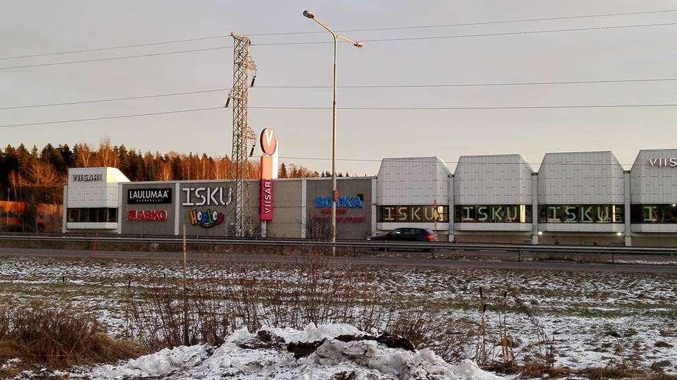 Keskusten liiketilat: Vantaan alakeskukset 2017 VANTAAN KESKUSTEN LIIKETILAT Yhteensä Lauantailiikkeet 113 72 28 17 13 15 3 12 124 47 22 4 470 Ravintolat ja kahvilat (lauantaisin) 61 33 16 12 8 7 3