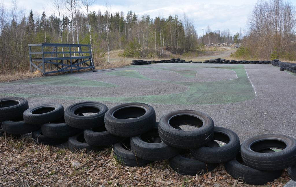 Kuikkaniemessä ajettiin 1900-luvun loppupuolella tiukkoja jokamiesluokan kisoja. Vuoden 1999 viimeisen kilpailun jälkeen lähtöasfaltti on saanut palvella pienoisautoilua.