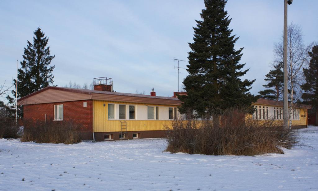 suoraan asuinkäyttöön soveltuvia Tilat muokattavissa eri tarpeiden mukaan Soveltuu esimerkiksi matkailu- tai perhekotitoimintaan Noin 1ha:n tontti, jolla sijaitsee 670m2 koulurakennus,
