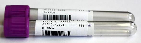 B-PVK+T - Putkeen kaksi viivakooditarraa, toinen pitkittäin ja toinen alas