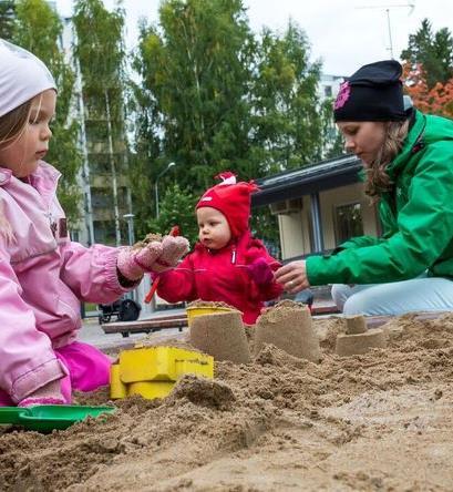 Tutkimuksen toteutus Toteutettiin määrällisenä lukijatutkimuksena Kyselytapana oli sähköinen lomake internetissä Linkki toimitettiin jäsenlehden tilaajien sähköpostiin Toteutettin