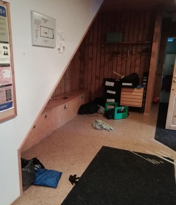 Kuksa 2/2018 4 Jatkoa kirpputorille Metsätähdet pitivät oman leirinsä 5.-6.6. Leirin nimen mukaisesti pyöräilimme OYS:iin sairaalaan syöpäsairaiden lasten osastolle.